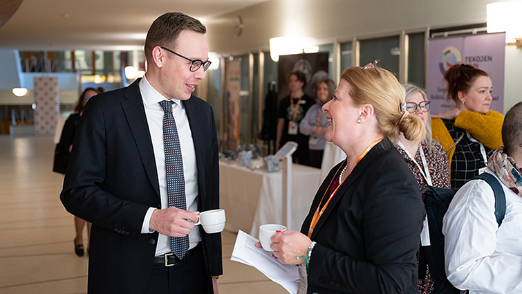 Työministeri Matias Marttinen ja KT:n toimitusjohtaja Henrika Nybondas-Kangas.