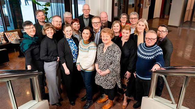 KT:n kunta- ja aluejaoston jäsenet ja varajäsenet perehtyivät KT:n toimintaan Kuntatalolla 29.1.2026. Osa heistä oli mukana etäyhteydellä. Kuva: Markus Sommers / KT.