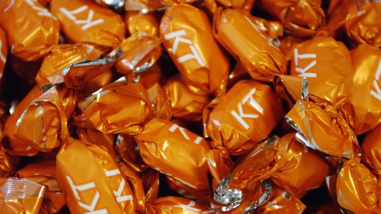 Iso kasa oransseja KT-karkkeja