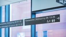 Kylttejä sosiaali- ja terveysasemalla Kalasatamassa.